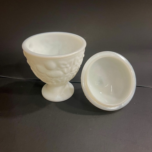 VTG Avon Milk Glass Lidded Floral Pedestal Bowl Candy Dish Trinket Vanity Jar - Picture 3 of 5